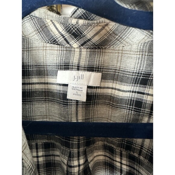 J Jill Flannel Pockets Long Sleeve Button Up Plaid Petite Women Sz L Blk/Gray - Picture 2 of 3